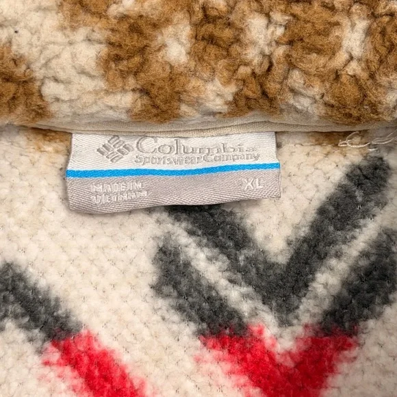 Columbia‎ Fleece with Geometric Design - Picture 3 of 9